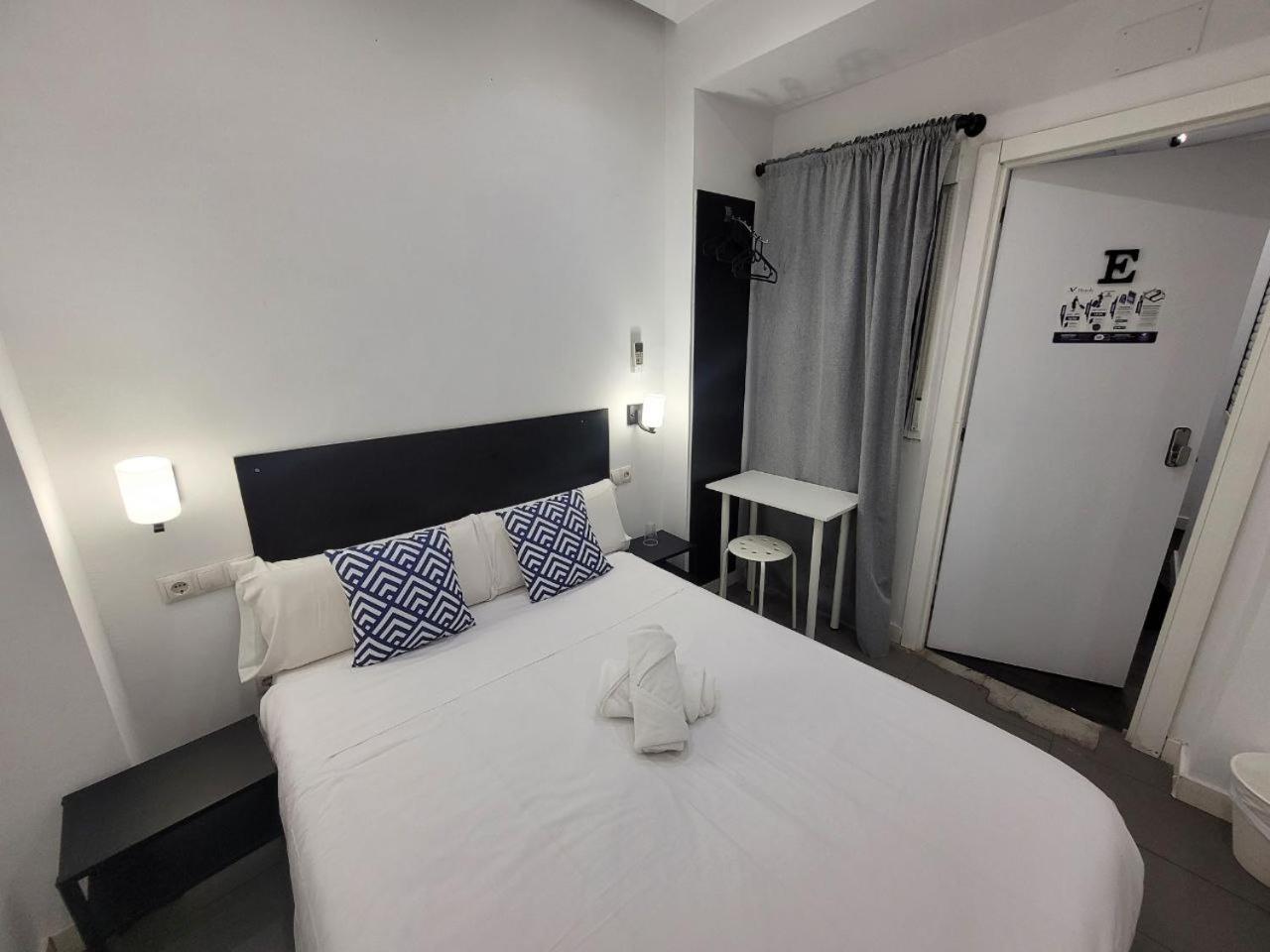 Ayz Frailes - Auto Check-In Property (Adults Only) Malaga Ngoại thất bức ảnh