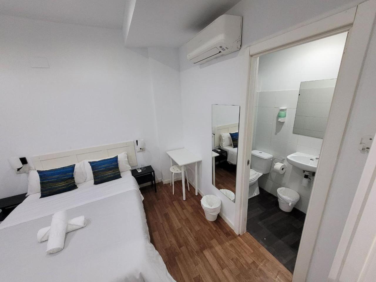 Ayz Frailes - Auto Check-In Property (Adults Only) Malaga Ngoại thất bức ảnh